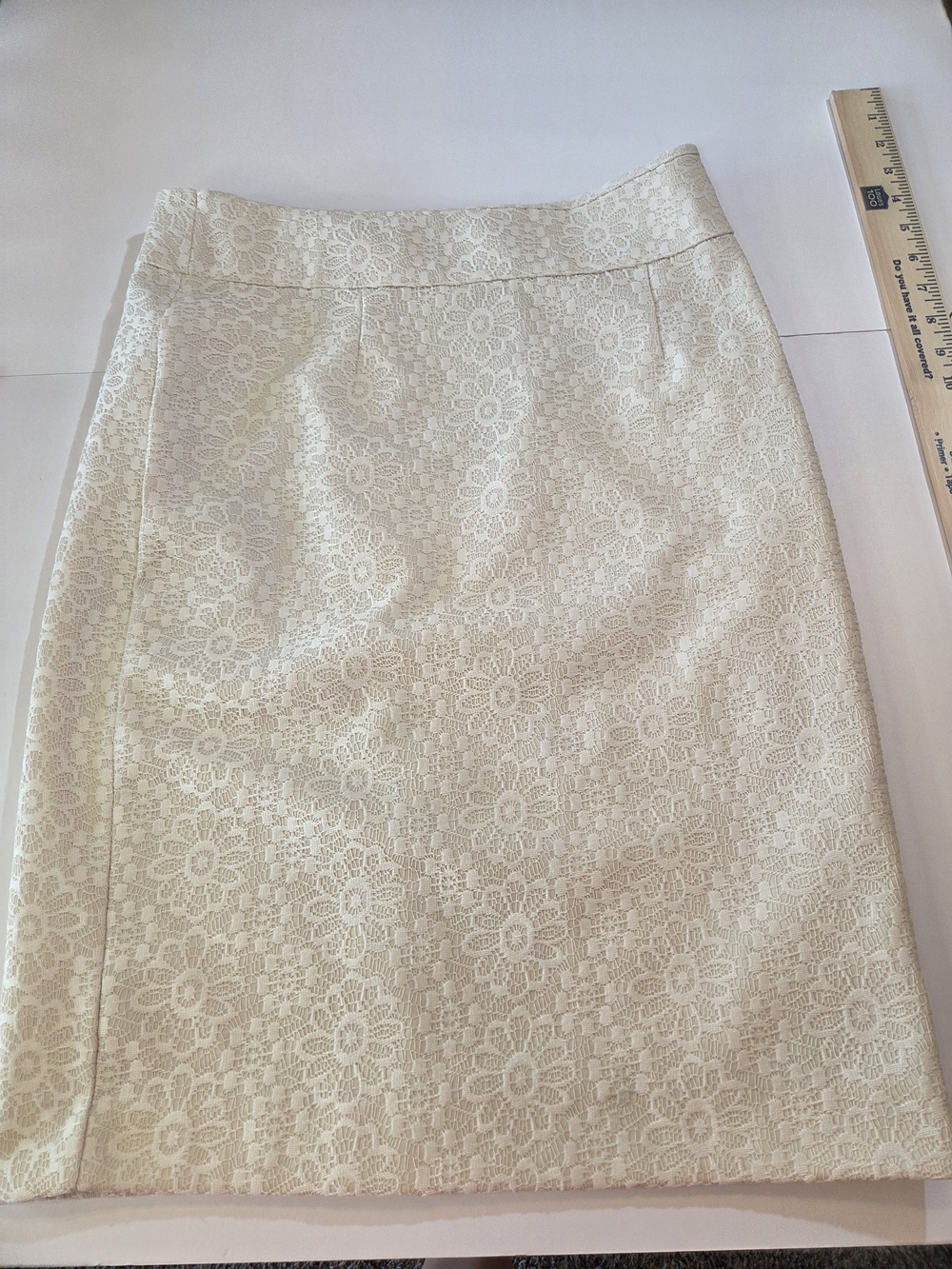 Banana Republic Cream Lace Pencil Skirt